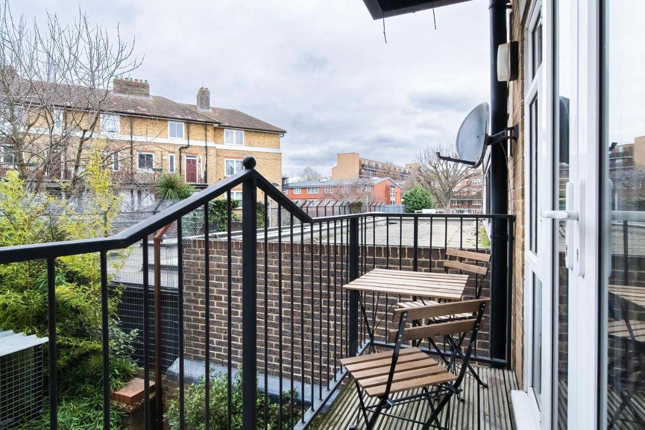 Chic 3 Bed Apartment Near London Bridge With Balcony ภายนอก รูปภาพ