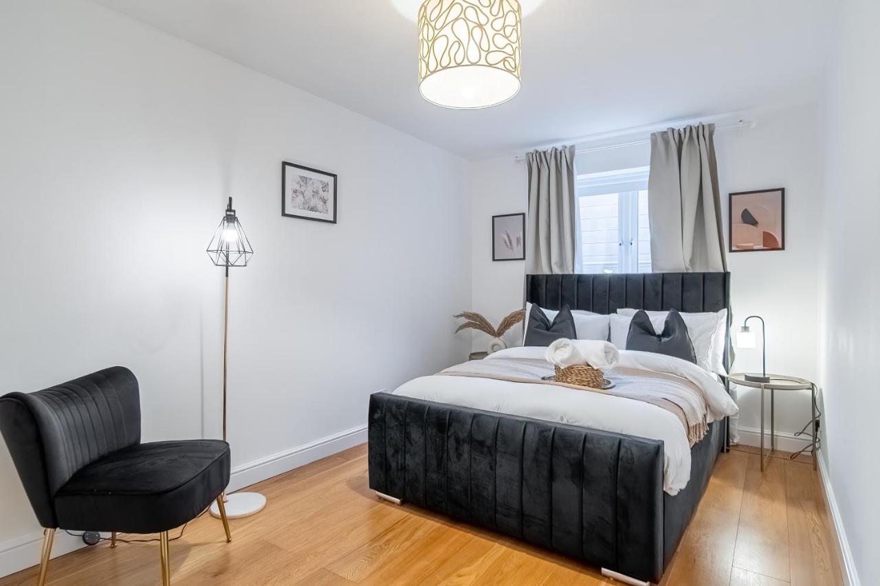 Chic 3 Bed Apartment Near London Bridge With Balcony ภายนอก รูปภาพ