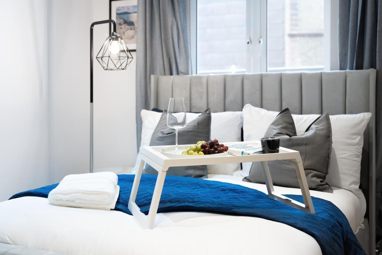 Chic 3 Bed Apartment Near London Bridge With Balcony ภายนอก รูปภาพ