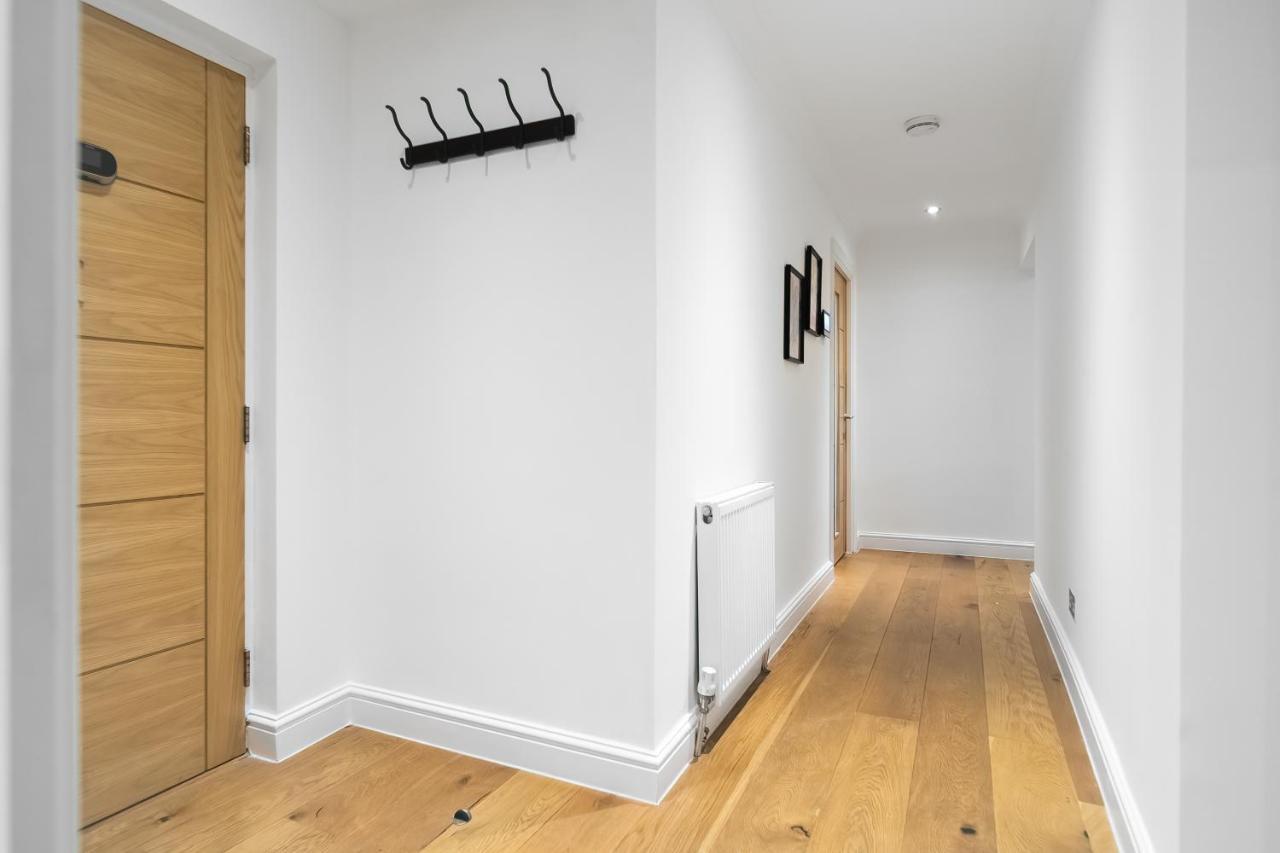 Chic 3 Bed Apartment Near London Bridge With Balcony ภายนอก รูปภาพ