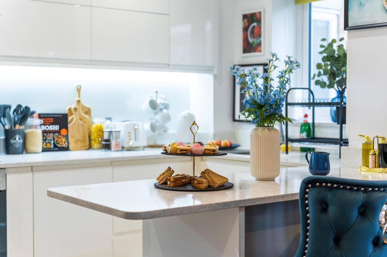 Chic 3 Bed Apartment Near London Bridge With Balcony ภายนอก รูปภาพ