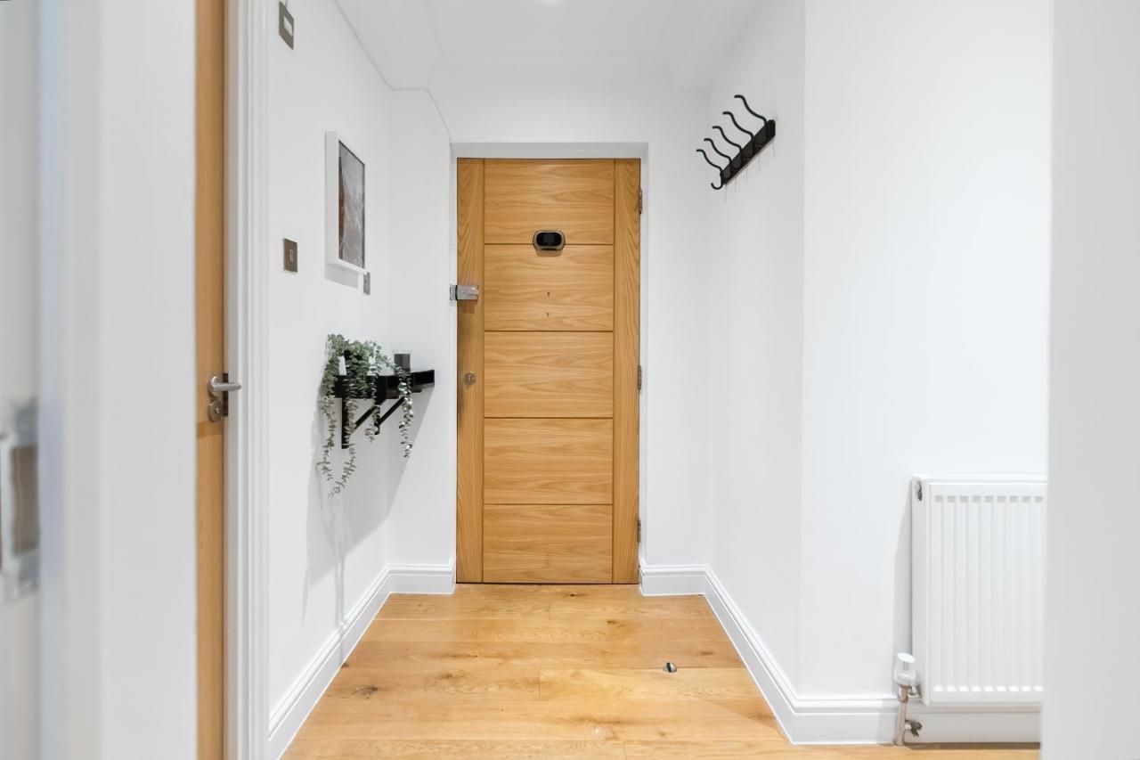 Chic 3 Bed Apartment Near London Bridge With Balcony ภายนอก รูปภาพ