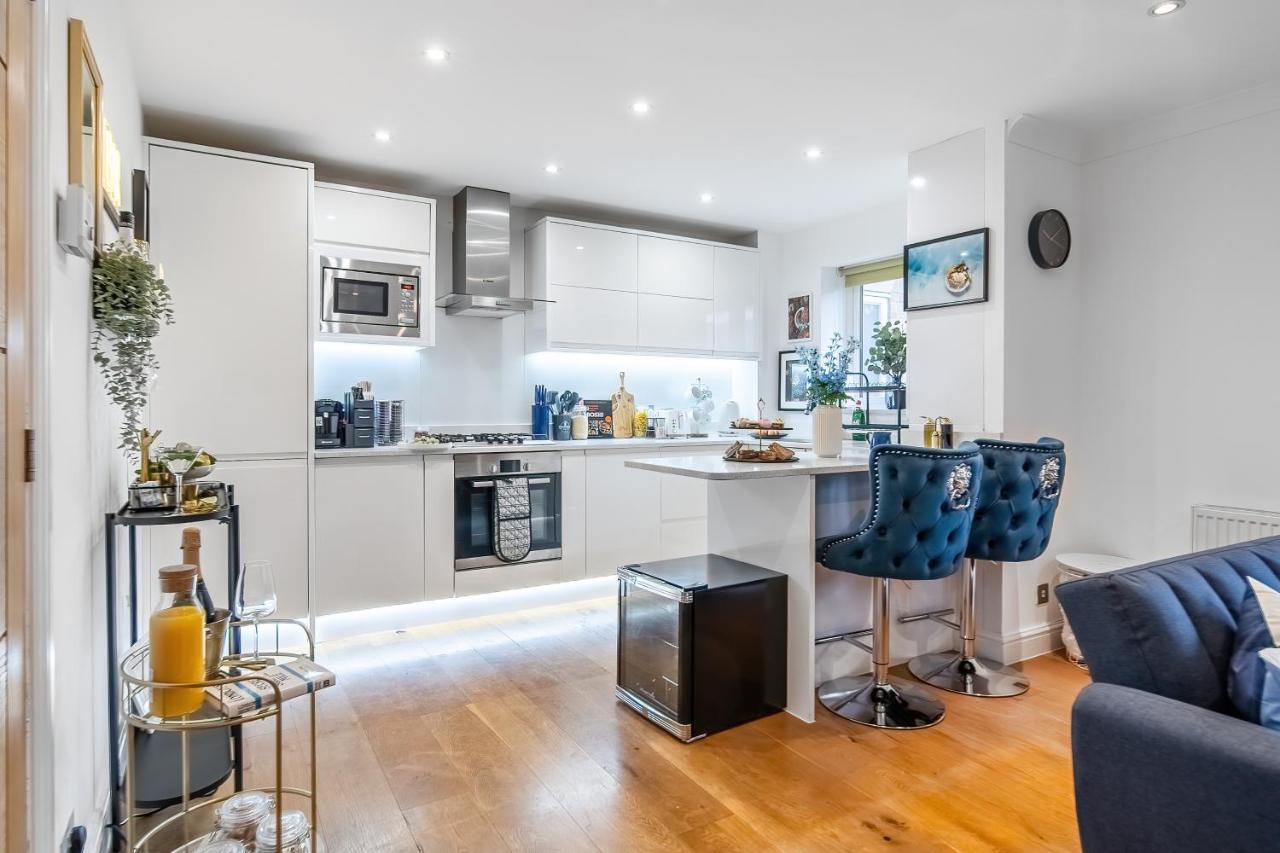 Chic 3 Bed Apartment Near London Bridge With Balcony ภายนอก รูปภาพ