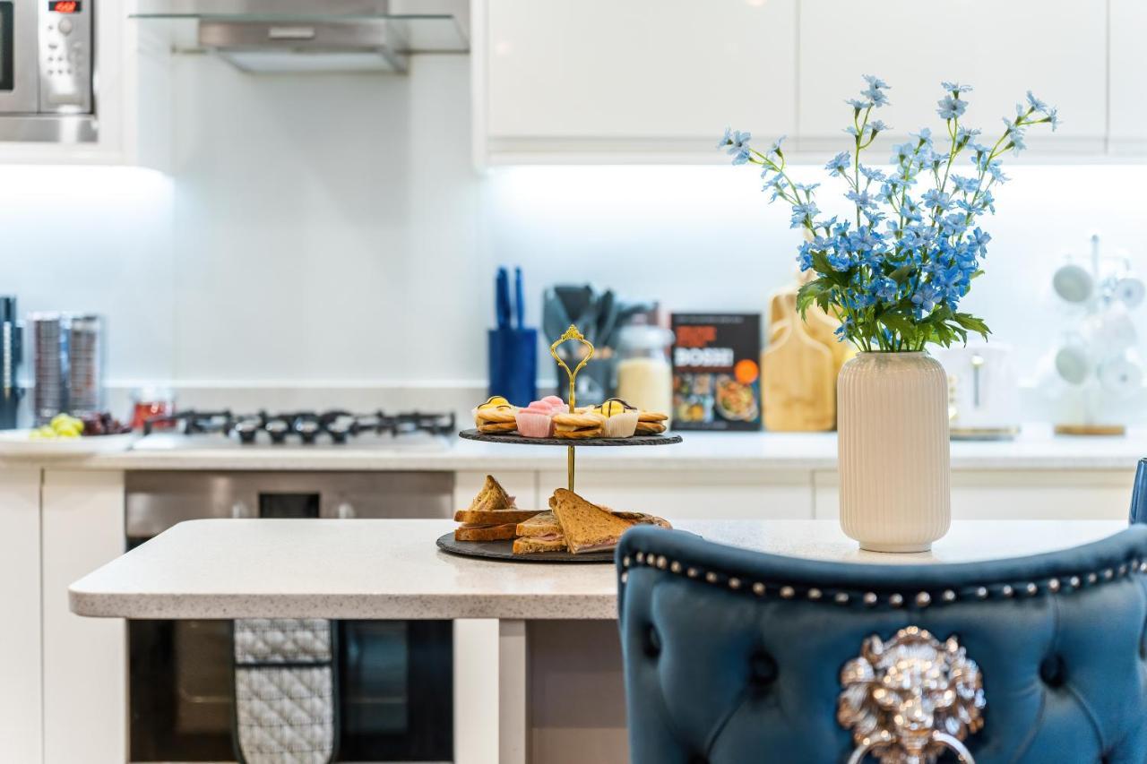 Chic 3 Bed Apartment Near London Bridge With Balcony ภายนอก รูปภาพ
