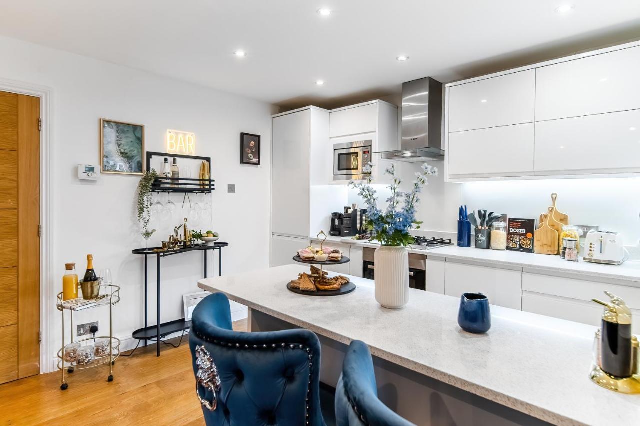 Chic 3 Bed Apartment Near London Bridge With Balcony ภายนอก รูปภาพ