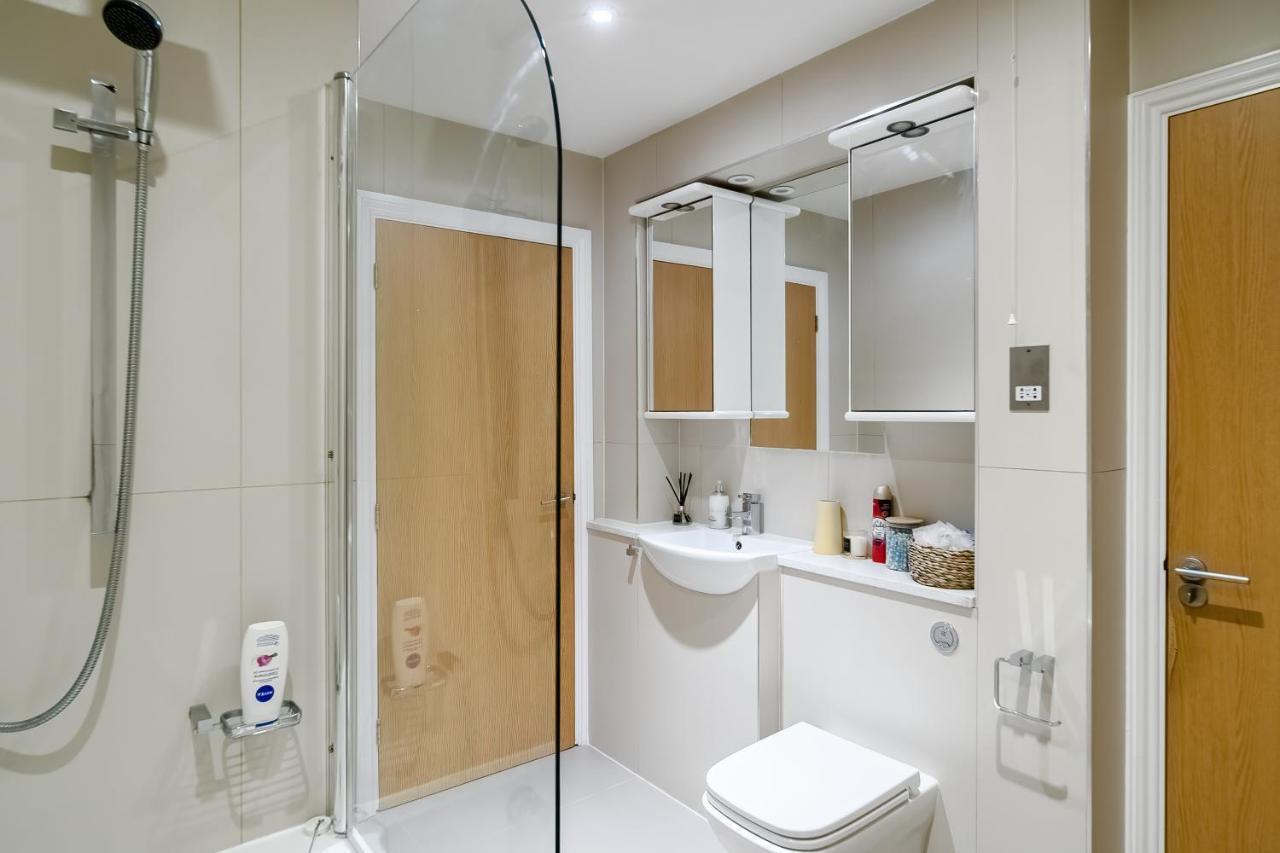 Chic 3 Bed Apartment Near London Bridge With Balcony ภายนอก รูปภาพ