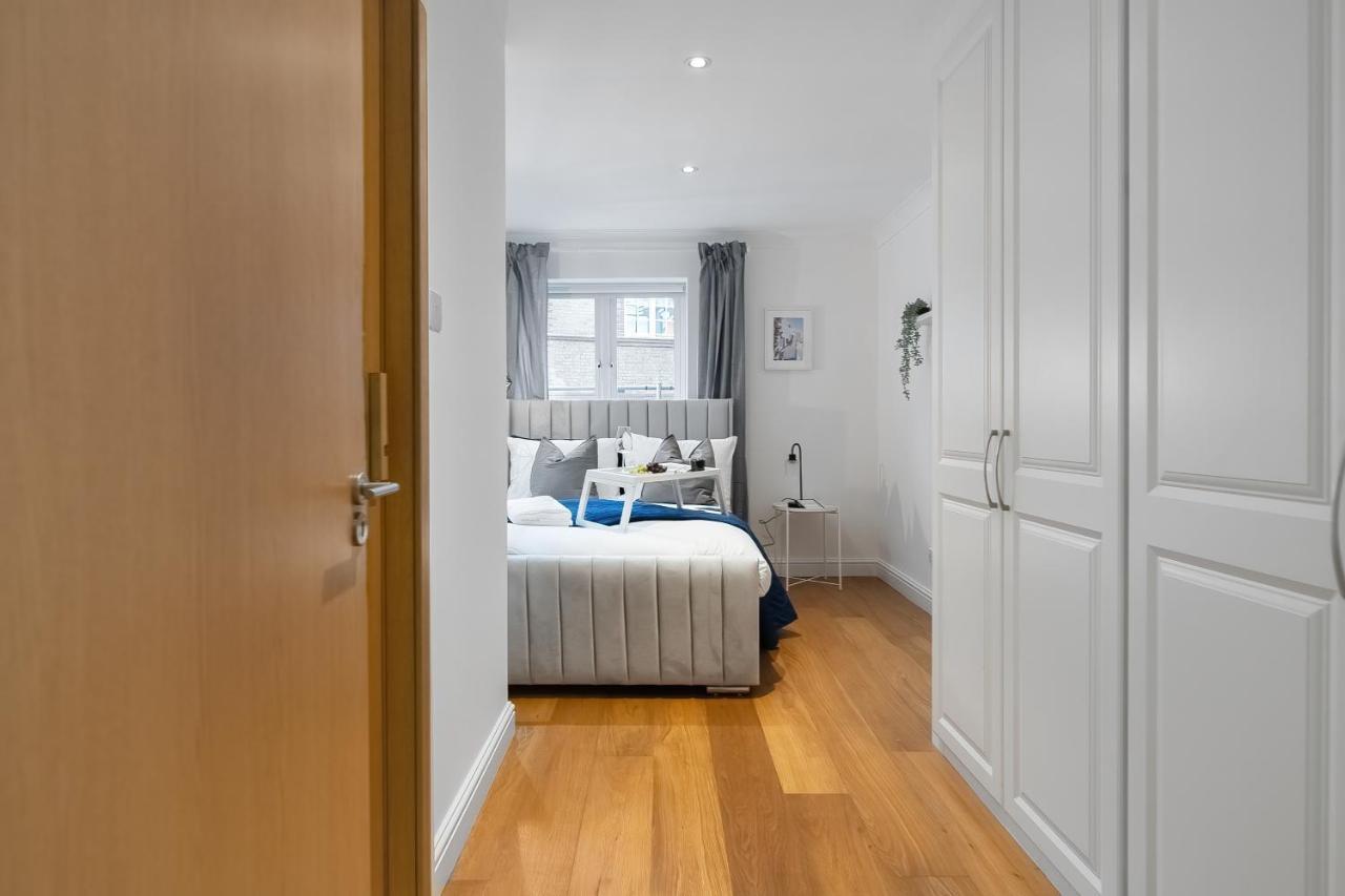 Chic 3 Bed Apartment Near London Bridge With Balcony ภายนอก รูปภาพ