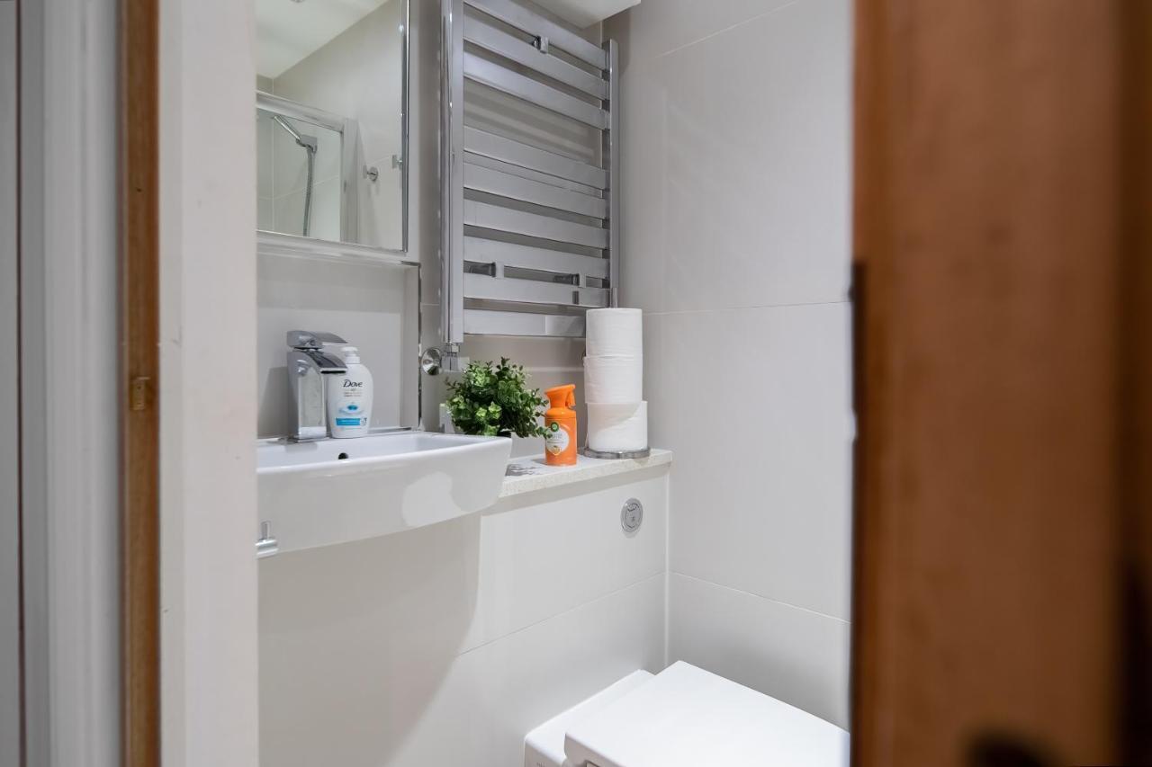 Chic 3 Bed Apartment Near London Bridge With Balcony ภายนอก รูปภาพ