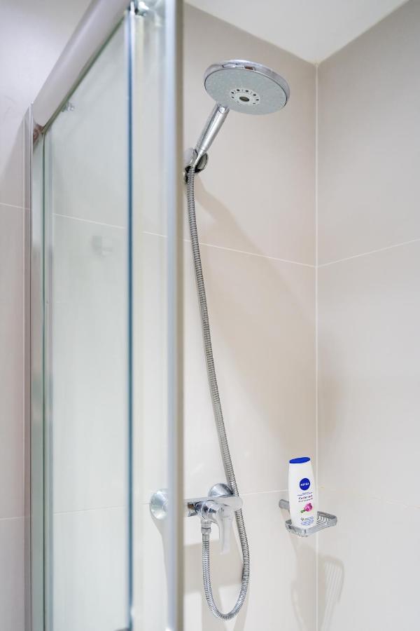 Chic 3 Bed Apartment Near London Bridge With Balcony ภายนอก รูปภาพ