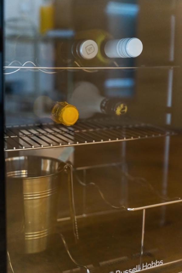 Chic 3 Bed Apartment Near London Bridge With Balcony ภายนอก รูปภาพ